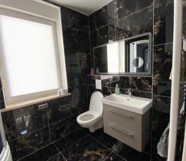 Merzig House | Modernes Stadthaus im Zentrum, 10 Betten 3 Schlafzimmer