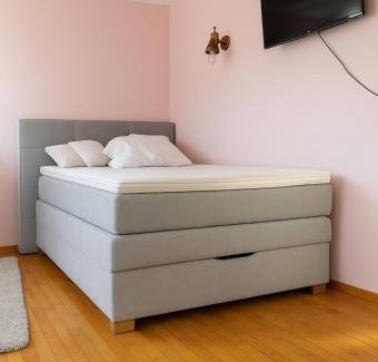 Merzig House | Modernes Stadthaus im Zentrum, 10 Betten 3 Schlafzimmer