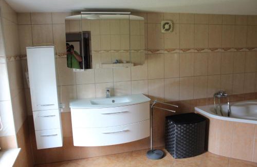 Mucheln Apartment | modernisierte Wohnung, zentral gelegen in historischer Altstadt