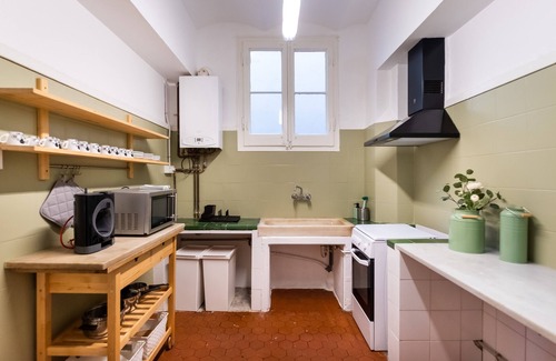 Eixample Apartment | MODERNIST APARTMENT FOR LARGE GROUPS IN EIXAMPLE