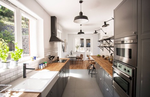 Gradac Villa | Modernist beach villa with quiet Mediterranean terraced gardens