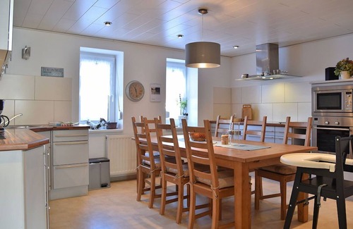 Friedrichshoehe Apartment | Modernly furnished holiday home (120sqm) with garden and terrace