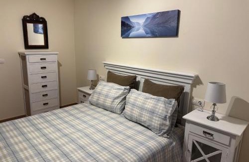 Puebla de Lillo Apartment | Moderno apartamento a pie de pista en la Estación de San Isidro