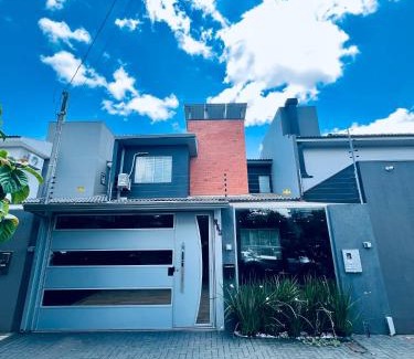 Santa Cruz House | Moderno Sobrado Climatizado com Ar Quente e Frio