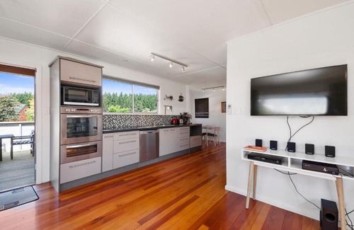 Te Rangiita House | Mojo's Manor - Taupo Holiday Home