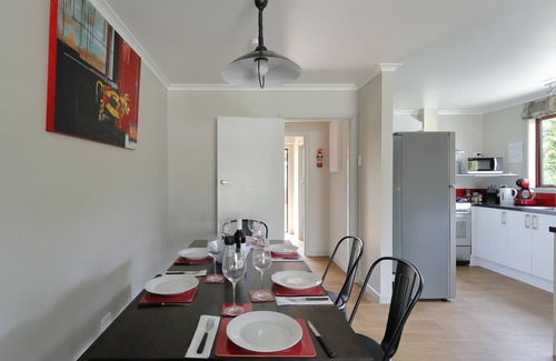 Te Anau Cottage | Mokonui Cottage - Te Anau Holiday Home