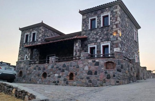 Mithimna Villa | Molivos Castleview Luxury Villa with private parking