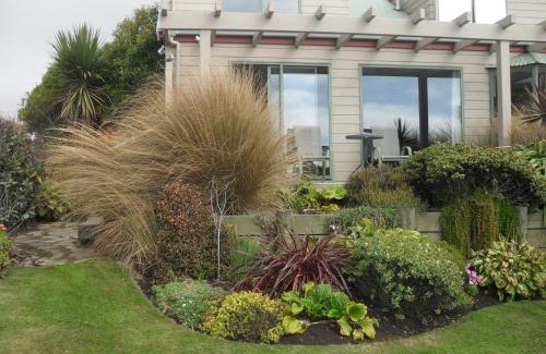 Kaka Point Bed & Breakfast | Molyneux House