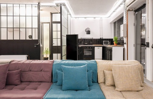 Thissio Apartment | Monastiraki #WallsFree Experience