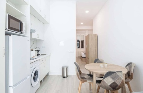 Gaztambide Apartment | Moncloa apartment with optional parking
