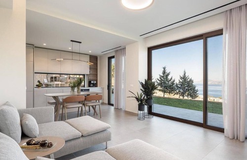 Souda Villa | Mondethea vantage point home, 5 min Chania,