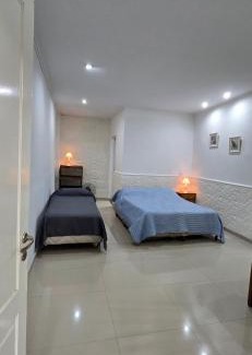 Yerba Buena Apartment | Monoambiente Pringles 1740 Parking Planta Baja