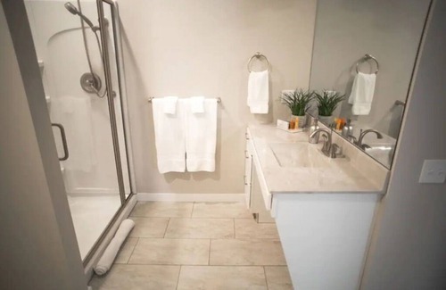 Bridgman Hotel | Monogram Inn- Driftwood (Room #16)