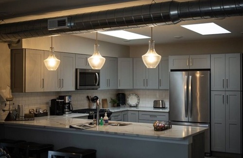 Bridgman Hostel | Monogram Luxury Condo - Sunset (Suite #2)