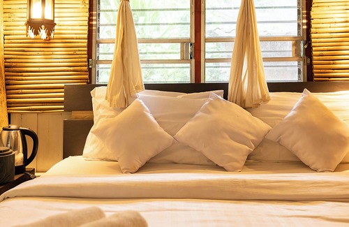 Mae On Hotel | Monruamsuk Homestay Cafe And Bistro