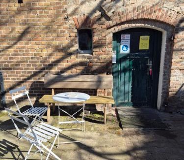 Deutschhof Apartment | Montage Wohnung zum Walnussbaum Deutschhof