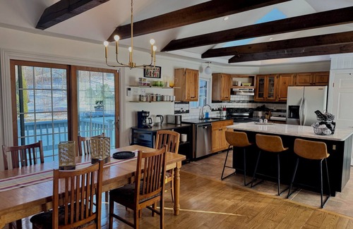 Montague House | Montague Meadows - 4-Bedroom Whole House - Space for the Whole Family