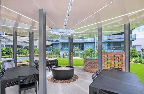 West End Apartment | Montague Metropolitan - Brisbane Cityscape Oasis