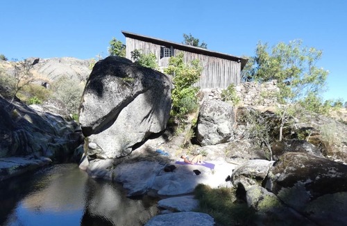 Covilha Ski Chalet | Montain House With River , Nature and Good Hiking Trails