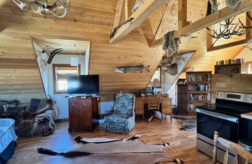 Stevensville Apartment | Montana mountain views