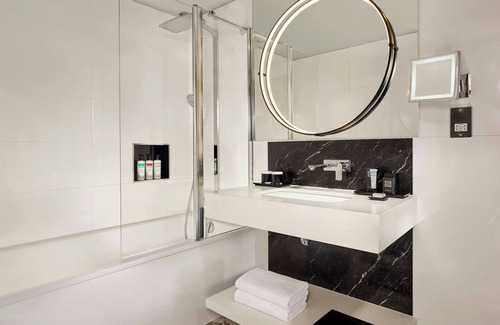 Hoxton West Hotel | Montcalm East, Autograph Collection