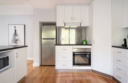 Newstead House | Monte-Vista: Minutes to the City, Views & Parking