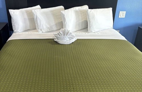 North Fremont Street Hotel | Monterey Fireplace Inn