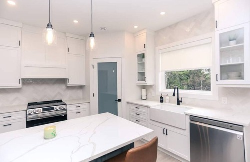 Lower Vaughan House | Moon Shadow Modern Lakehouse