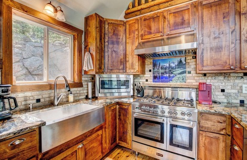 Little Valley House | Moon Trailway Monthly Rental - Premier Mountain Getaway Sleeps 10