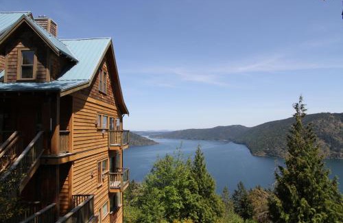 Malahat Hotel | Moon Water Lodge