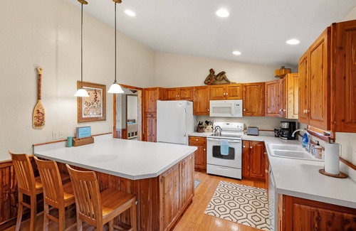 Livingston Cabin | Moose Horn Lodge- A Clean Cabin for Families, Wedding Goers & Montana Adventures