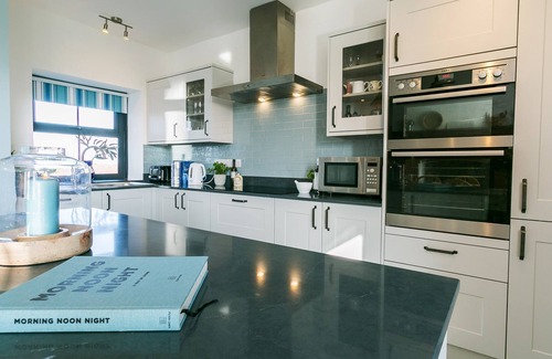 Llanfaethlu Cottage | Moranedd - sleeps 10 guests in 5 bedrooms