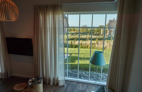 Nieby House | Morgentau, das Atelierhaus Unter Reet für bis zu 8 Personen, Direkter Seeblick