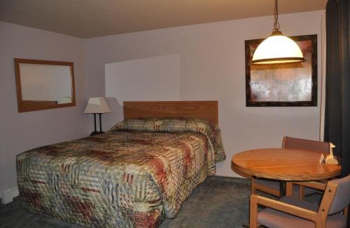 Sheridan Hotel | Moriah Motel