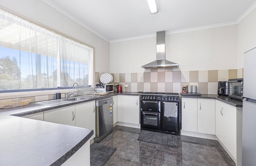 Laharum House | Morningside farm house with Mountain views.