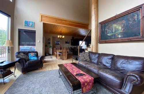 Fairways Ski Chalet | Morrisey Chalet at Sun Peaks