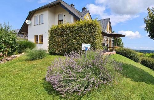 Monzelfeld House | "Moseltor" Comfortable holiday residence