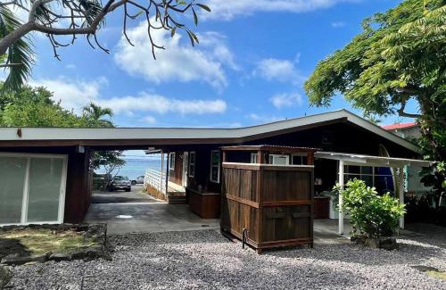 Kahaluu Bay House | MOST POPULAR SNORKELING & SURFING BEACH ! Turtles!