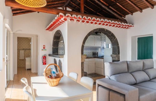 Ponta Delgada House | Mosteiros Natural Pool House