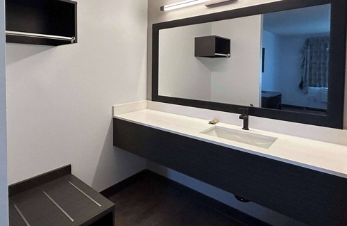 Lake Elsinore Hotel | Motel 6 Lake Elsinore, CA