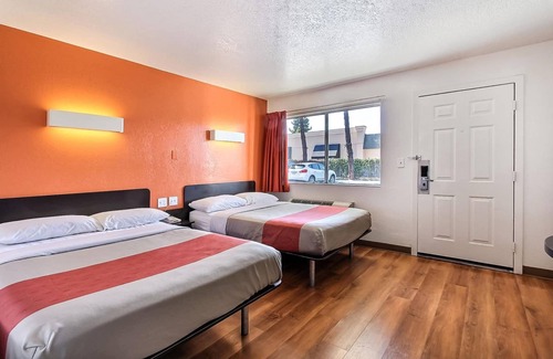 East San Jose Hotel | Motel 6 – San Jose, CA - South