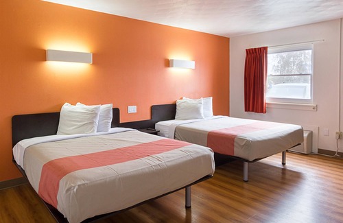 Sidney Hotel | Motel 6 Sidney, OH