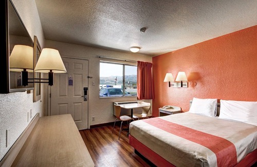 Wells Hotel | Motel 6 Wells, NV