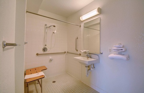 Wethersfield Hotel | Motel 6 Wethersfield, CT - Hartford