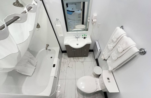 Beresford Hotel | Motel 7 Inn & Suites