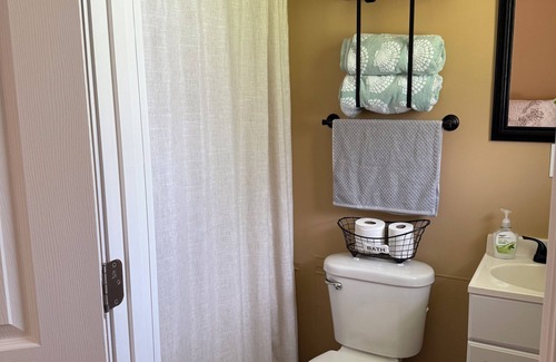 Gilbertsville Hotel | Motel at KY Lake. Seaside Lounge