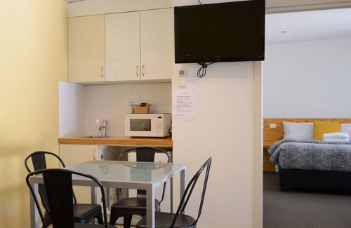 Myrtleford Hotel | Motel On Alpine