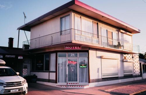 Port Augusta West Hotel | Motel Poinsettia