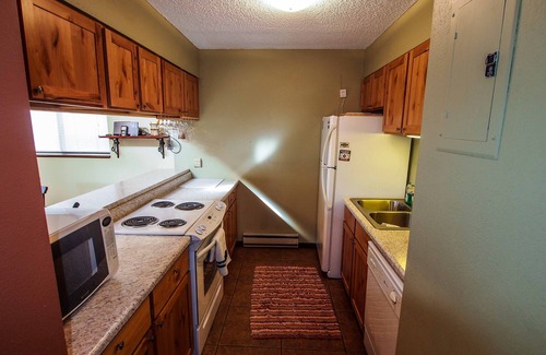 Fraser Condo | Mountain apartment, 2 bedrooms, 2 bathrooms, skiing, swimming, mountain lodge
