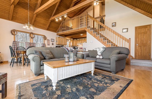 Mountainside House | Mountain Freedom | Pet Friendly, Hot Tub, Fire Pit